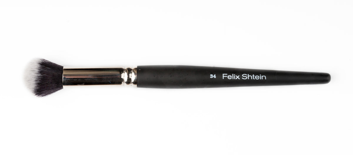 Makeup brush by Felix Shtein